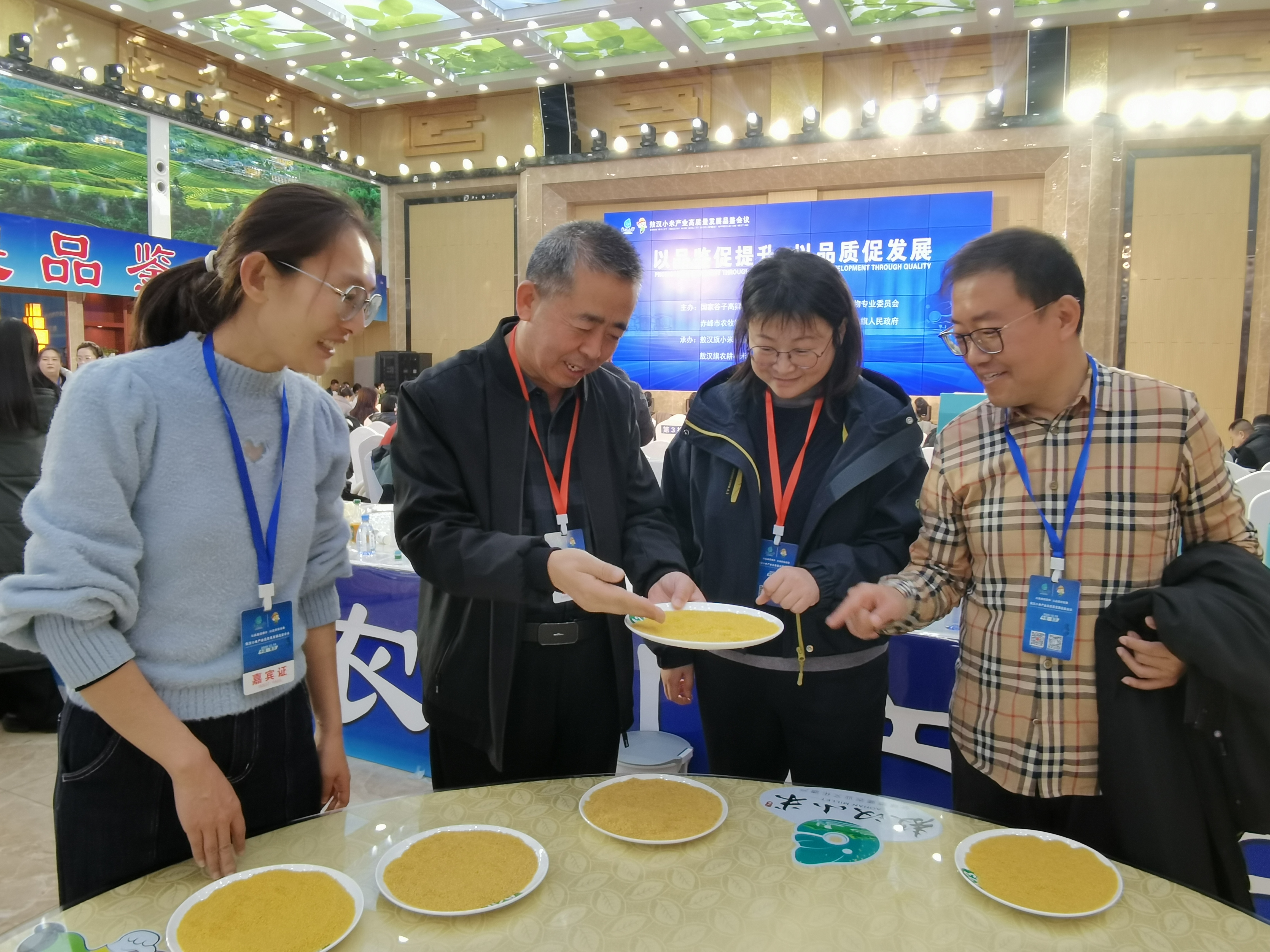 宋慧研究员参加品鉴活动.jpg