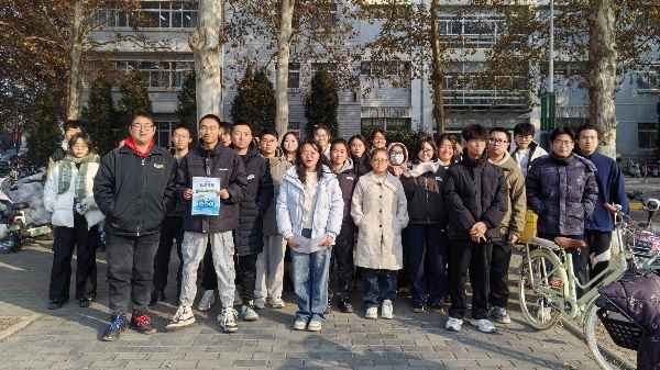 图为农学类2304班全体同学活动合影_副本.jpg